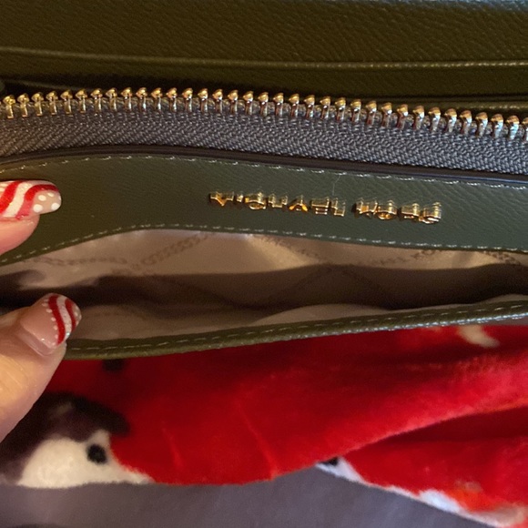 Michael Kors Army Green wallet Brand New - Picture 3 of 5